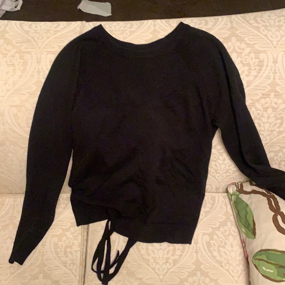 Cross cross tie back LuluLemon Sweater - Picture 2 of 3